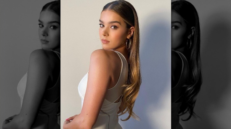 Hailey Steinfeld with soft caramel balayage