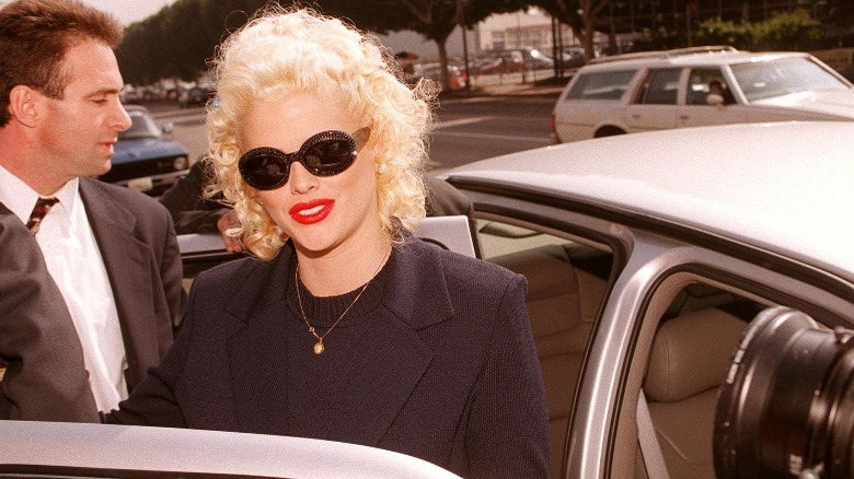 Anna Nicole Smith standing at car