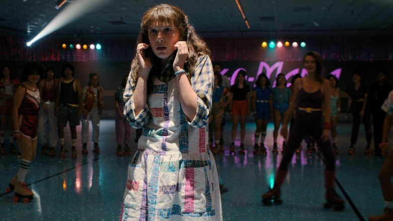 Stranger Things cast wearing leggings at the roller rink in season 4