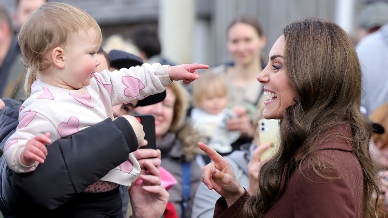 Child points at Kate Middleton in crowd