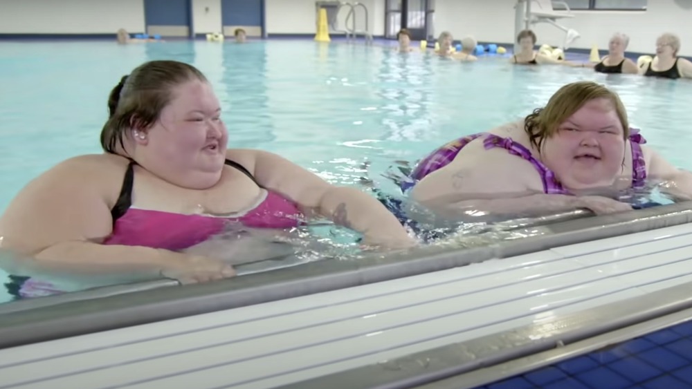 Amy and Tammy Slaton swimming