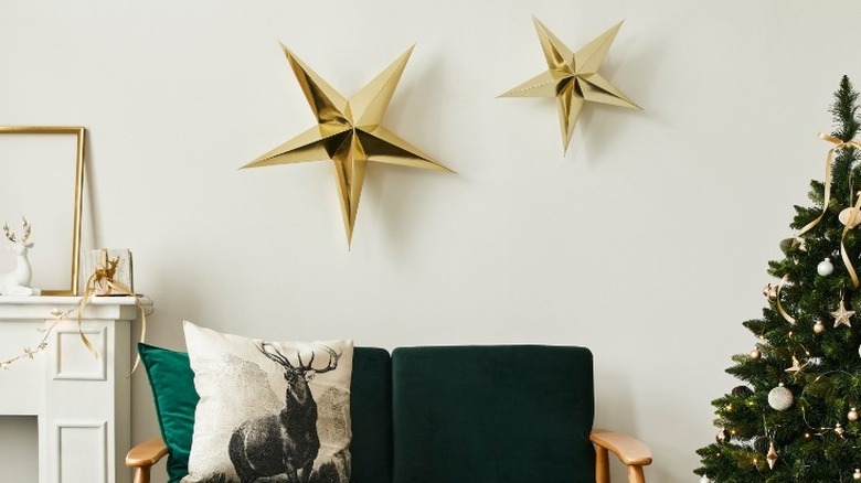 Gold star wall decor