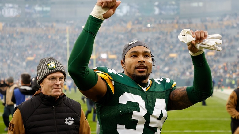 Jonathan Owens raising arms on football field