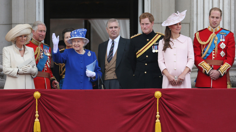 The royal family on balcony 