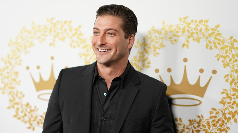 Daniel Lissing smiling