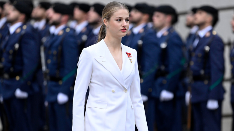 Princess Leonor walking in white suit