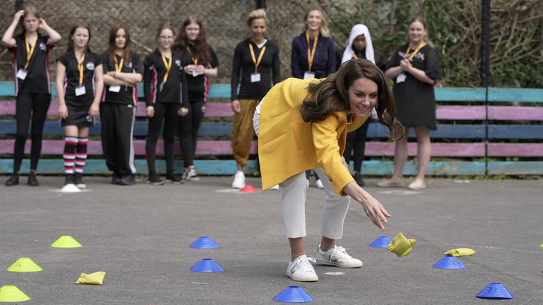 Kate Middleton playing noughts and crosses