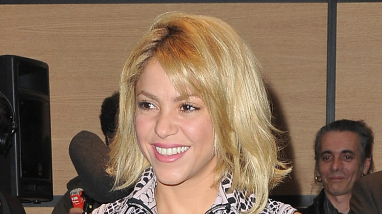 Shakira arriving in Cannes with her choppy blonde haircut