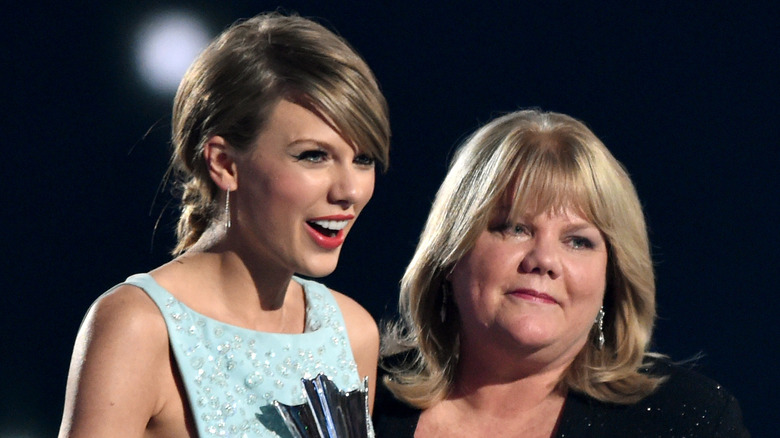 Taylor Swift and her mother