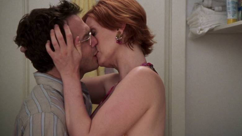 Miranda and Steve kissing in Sex and the City