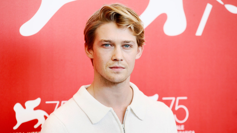 Joe Alwyn posing