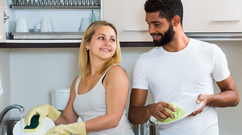 couple cleaning dishes