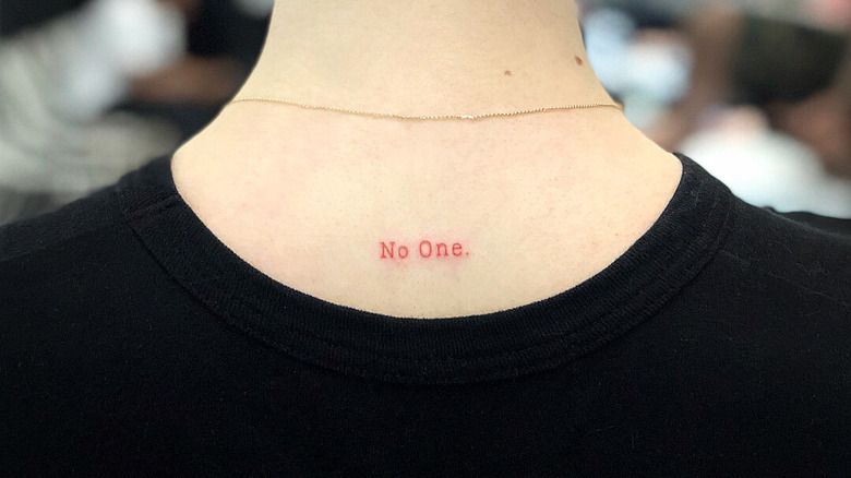 Maisie Williams' Neck Tattoo reads "No one."