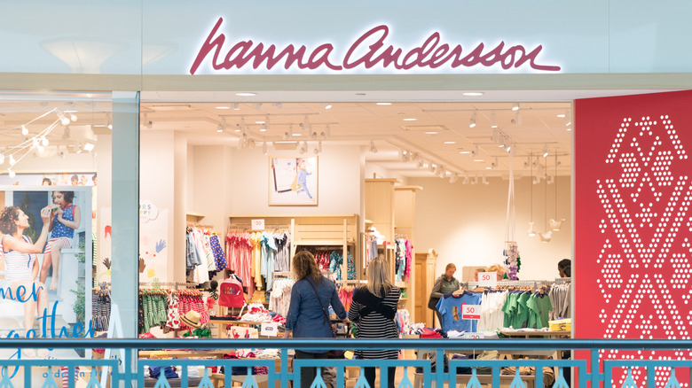 Shoppers at a Hanna Andersson mall storefront