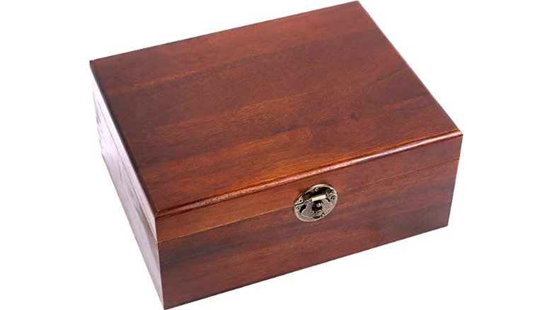 Wood keepsake box with decorative latch