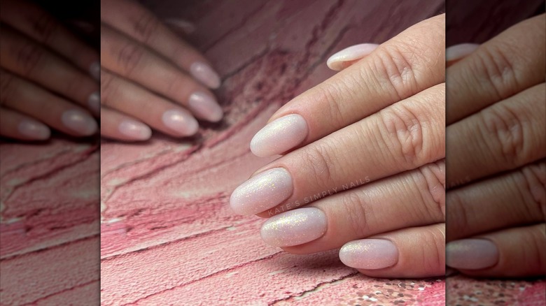 Milk-colored glitter nails