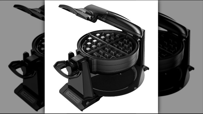 Balck rotating waffle maker