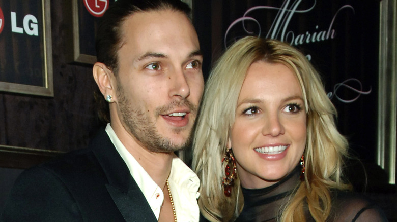 Kevin Federline and Britney Spears pose for photo