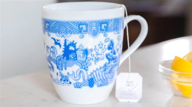 Mug with blue decorations