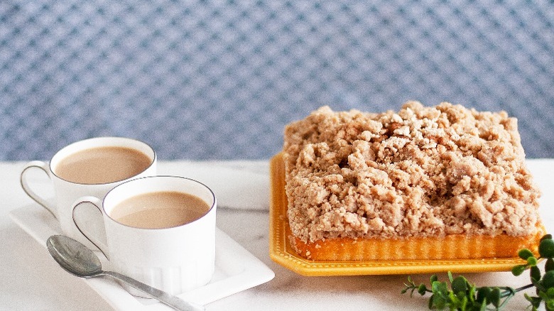 Crumbcake and coffee