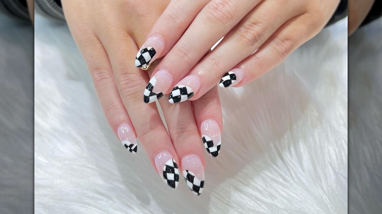 checker design dip powder nails