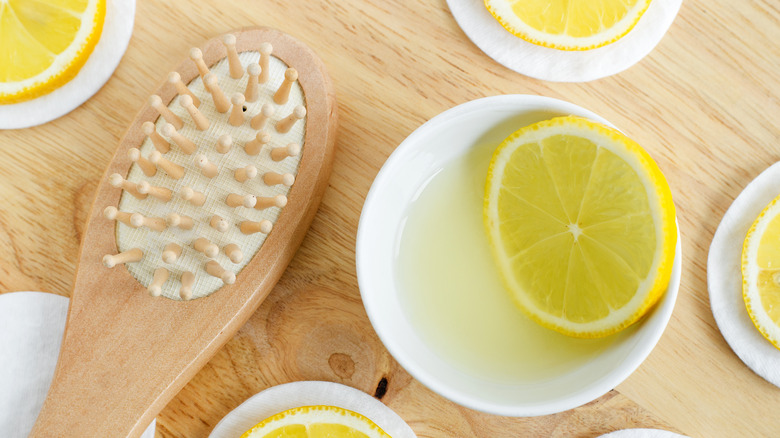 lemon slice in juice