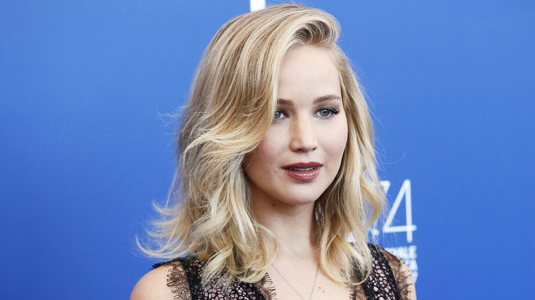 Jennifer Lawrence with a side part