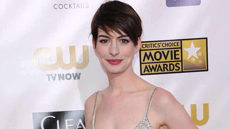 Anne Hathaway wearing pink lipstick