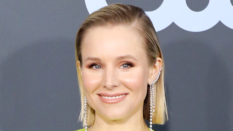 Kristen Bell rocking the box bob