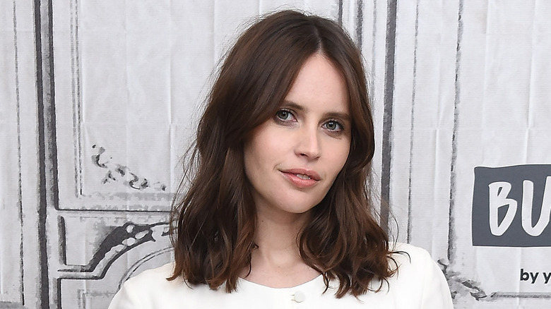 Felicity Jones rocks the clavicut