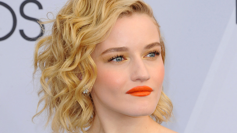 Julia Garner's curly blond bob