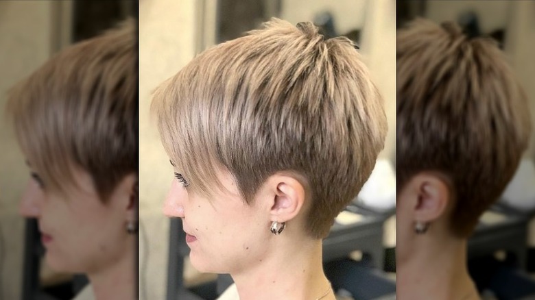 Short, asymmetric pixie