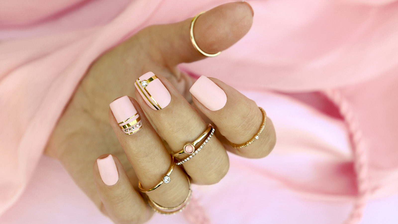 Dazzling Engraved Hearts Mix / Gold  Unique acrylic nails, Pink acrylic  nails, Bling acrylic nails