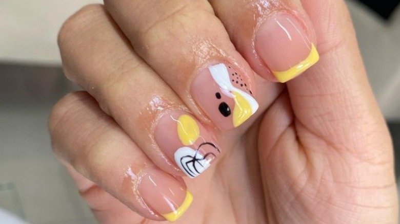 graphic nail art