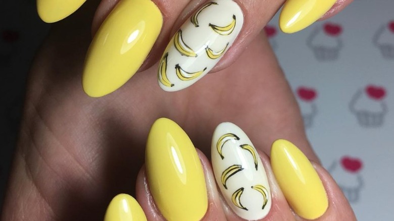 Banana nail art