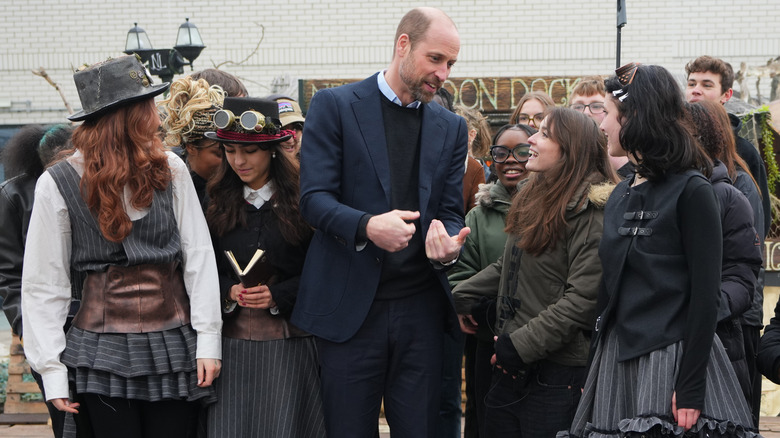 Prince William speaks with students as he visits the London Screen Academy in London (2025)