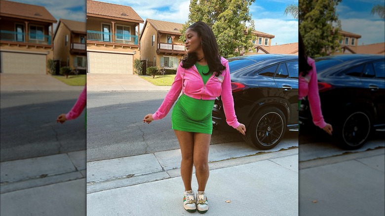 Keke Palmer posing pregnant