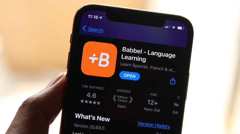 Student using the Babbel app