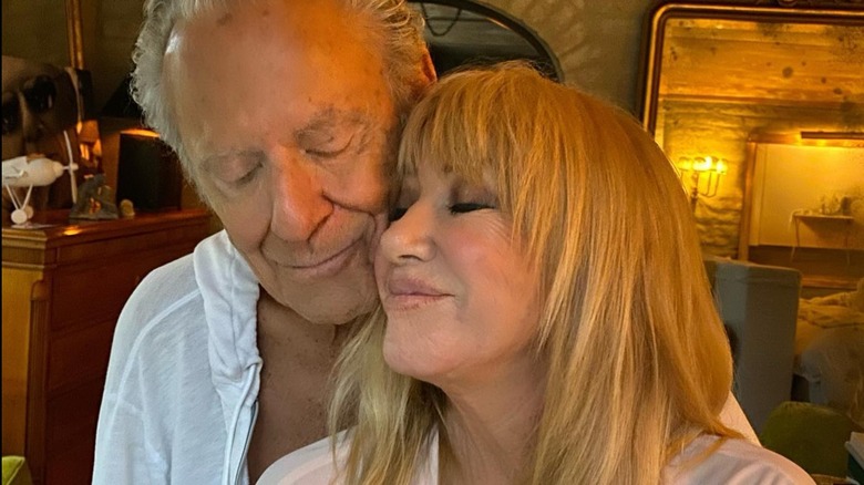 Alan Hamel and Suzanne Somers hugging