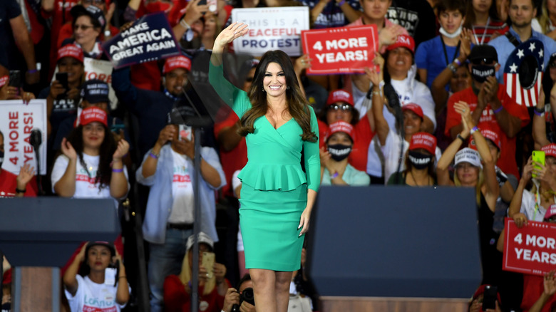 Kimberly Guilfoyle waving to a crowd