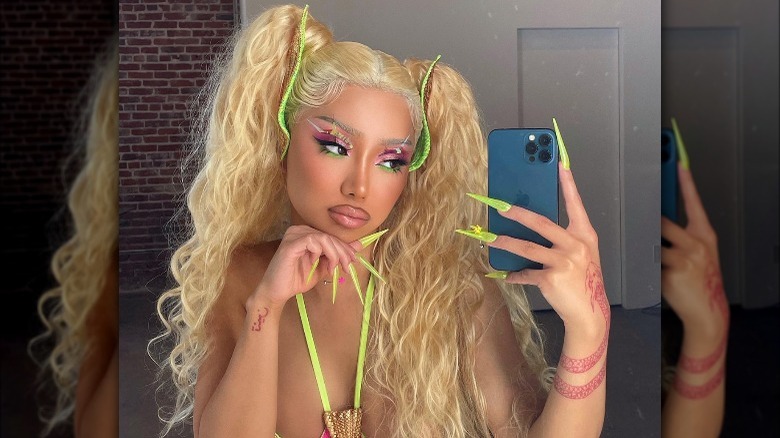 Nikita Dragun mirror selfie 