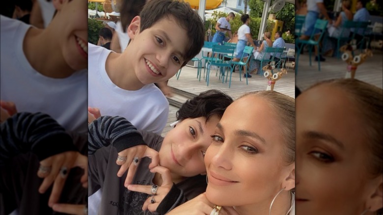 Jennifer Lopez posing with her twins