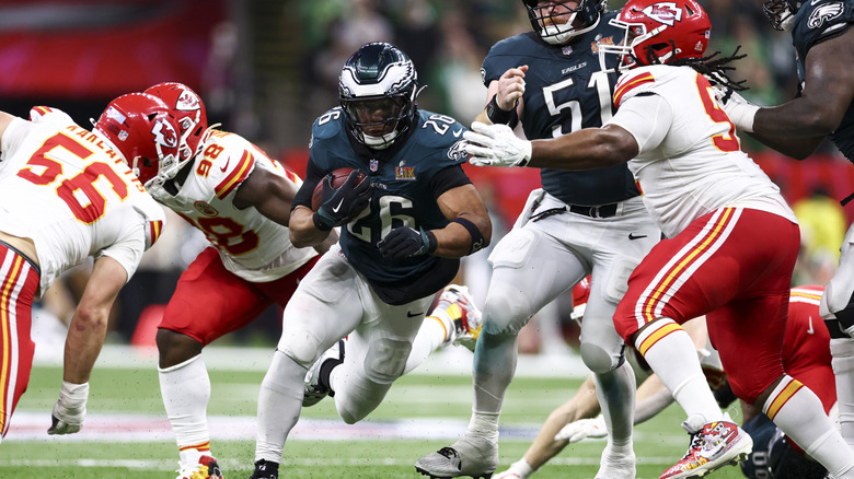 Eagles player Saquon Barkley running with the football during the 2025 Super Bowl against the Kansas City Chiefs