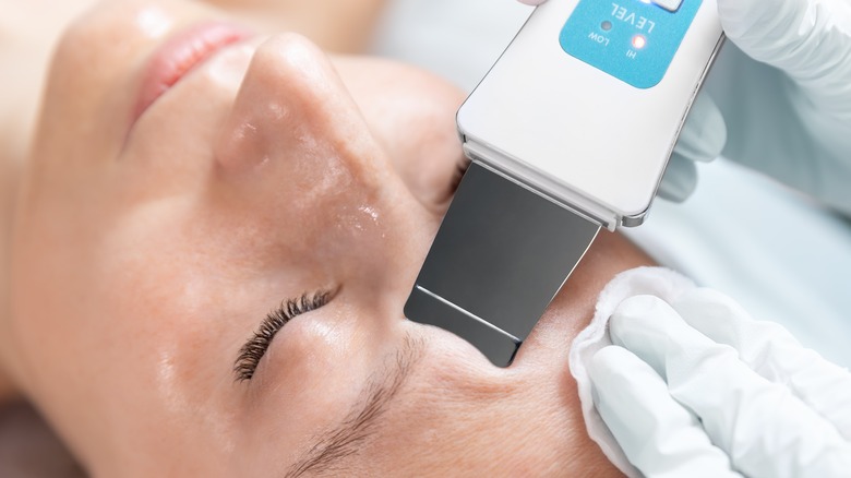 Ultrasonic facial spatula for facials 