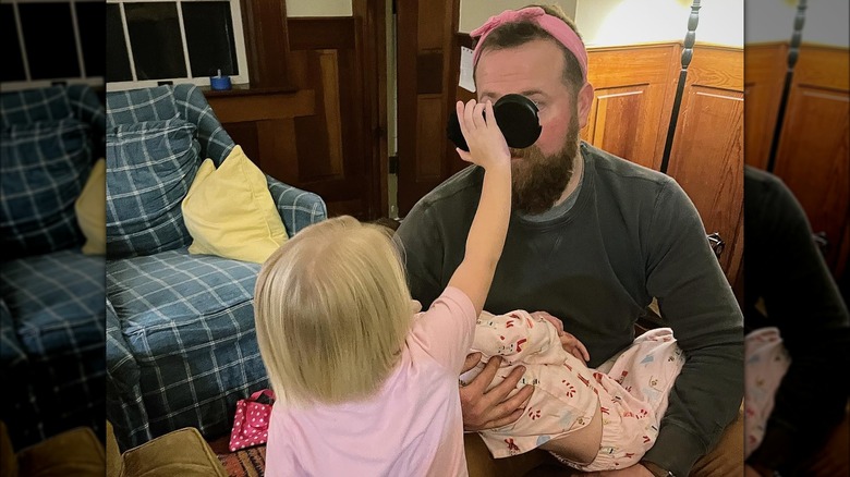 Ben Napier playing beauty shop with daughters