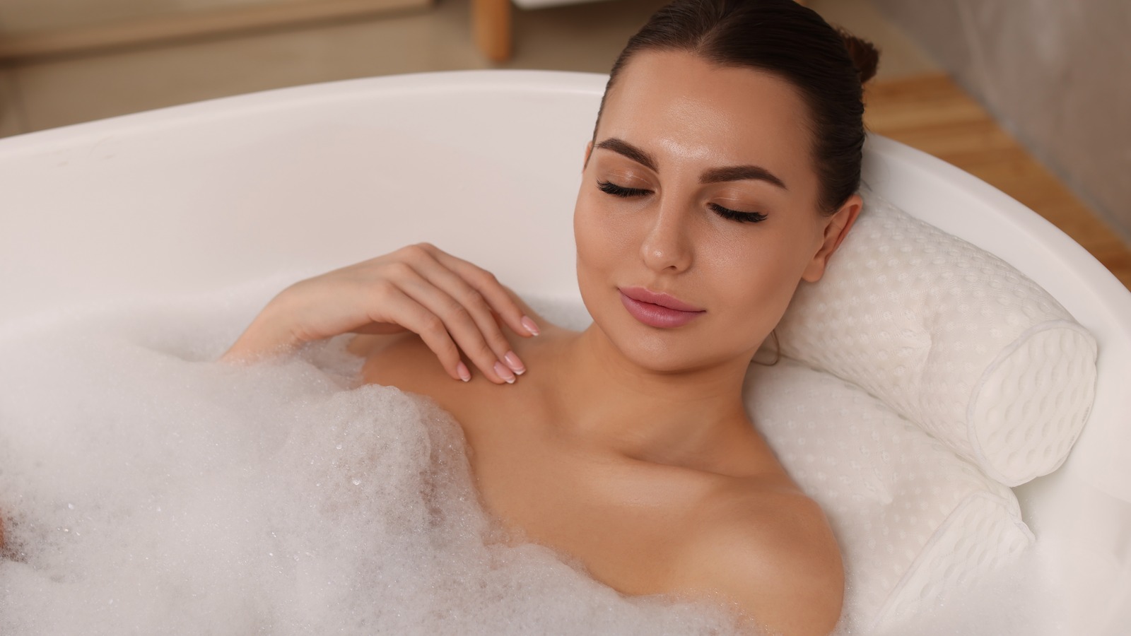 5-tips-to-create-the-perfect-detox-bath-for-stress-relief