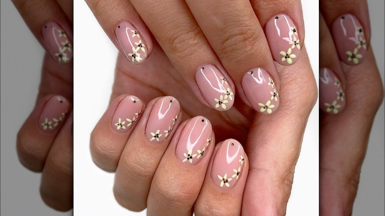 Floral nude nail design 