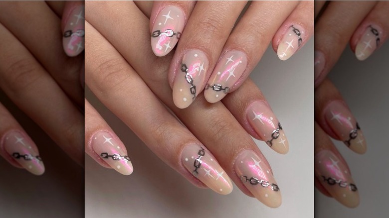 Manicure with chain design 