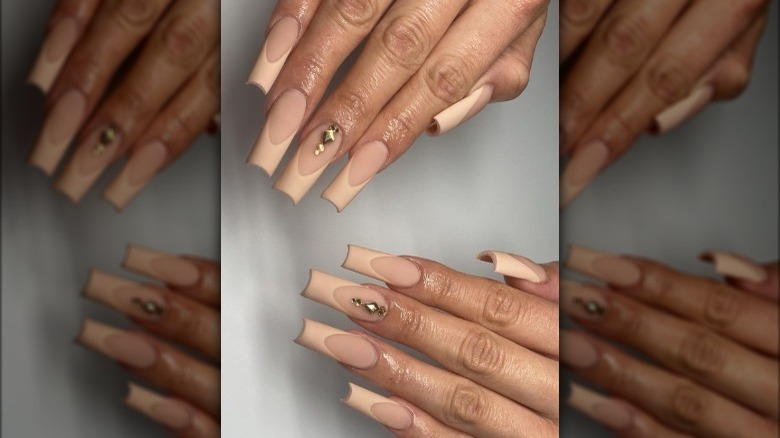 Cream-toned manicure 