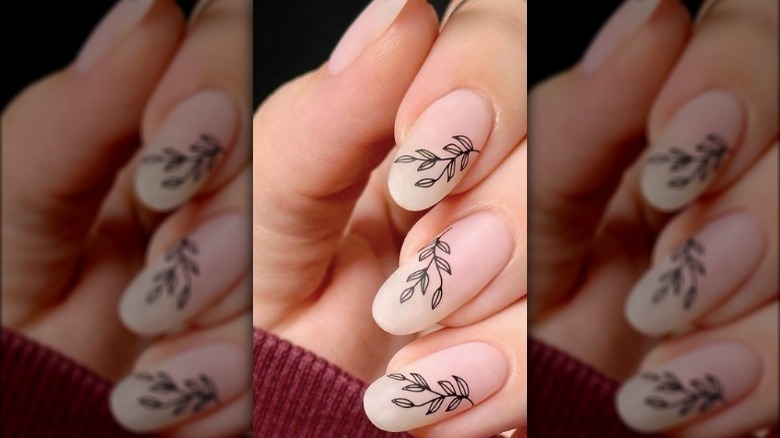 Leaf nail art 